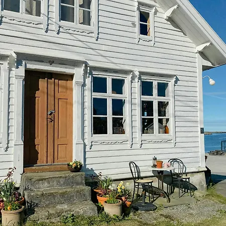 Holiday home 1800s Shiphandler's On Karmoy Saeveland